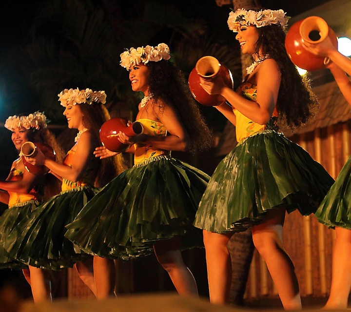 germaines luau hula